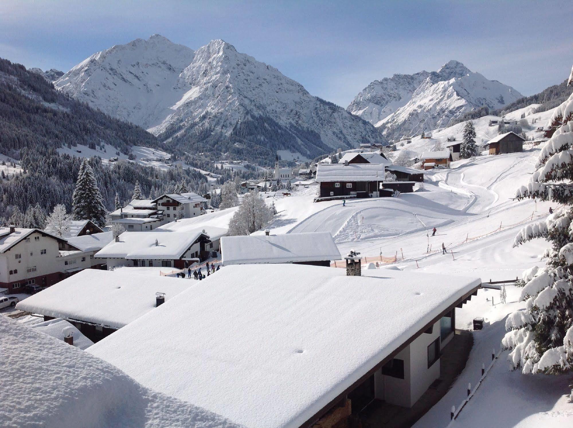 Suitehotel Kleinwalsertal เฮียร์เชกก์ ภายนอก รูปภาพ